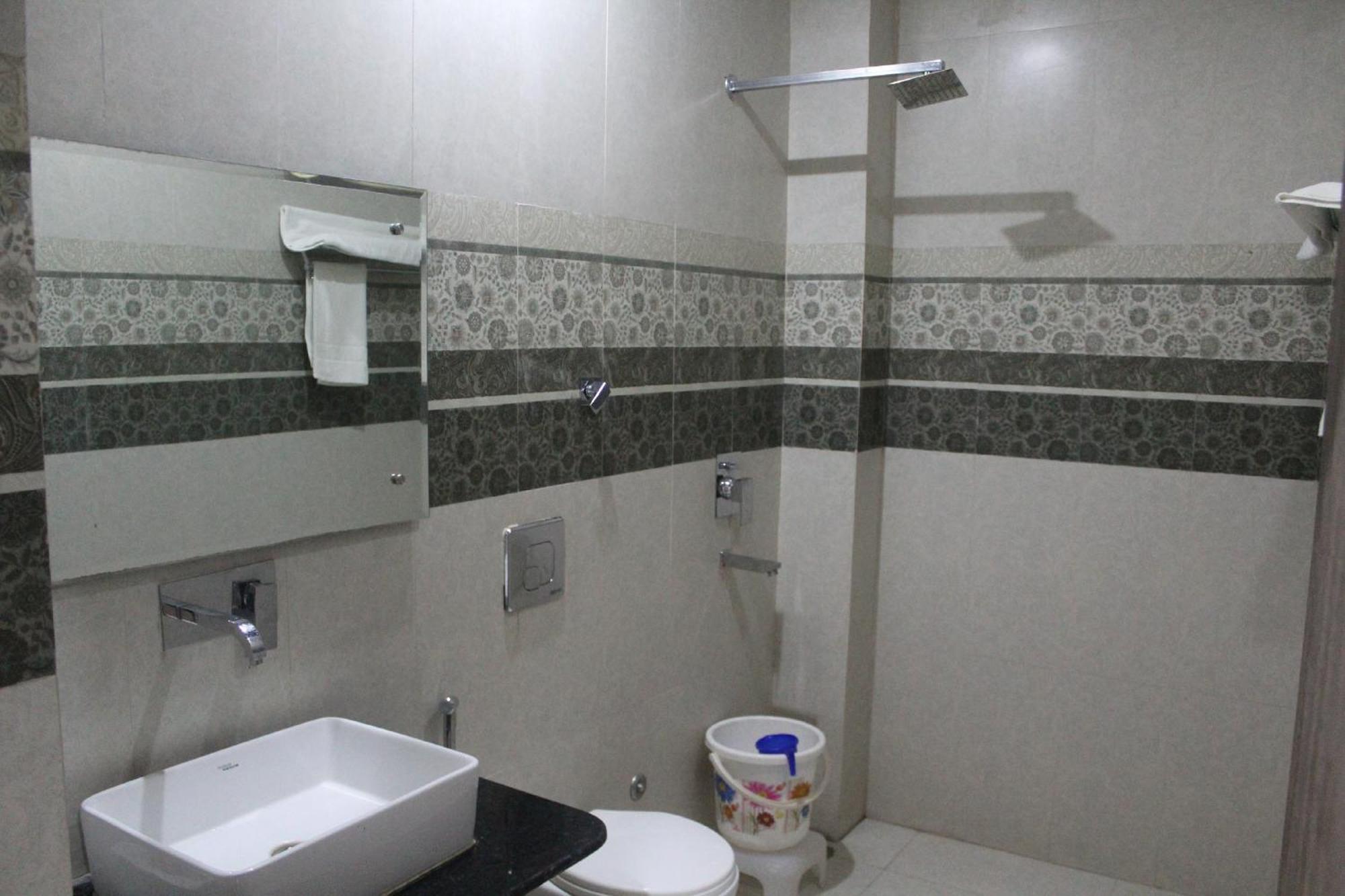 Bilberry Hotel Rewāri Екстериор снимка