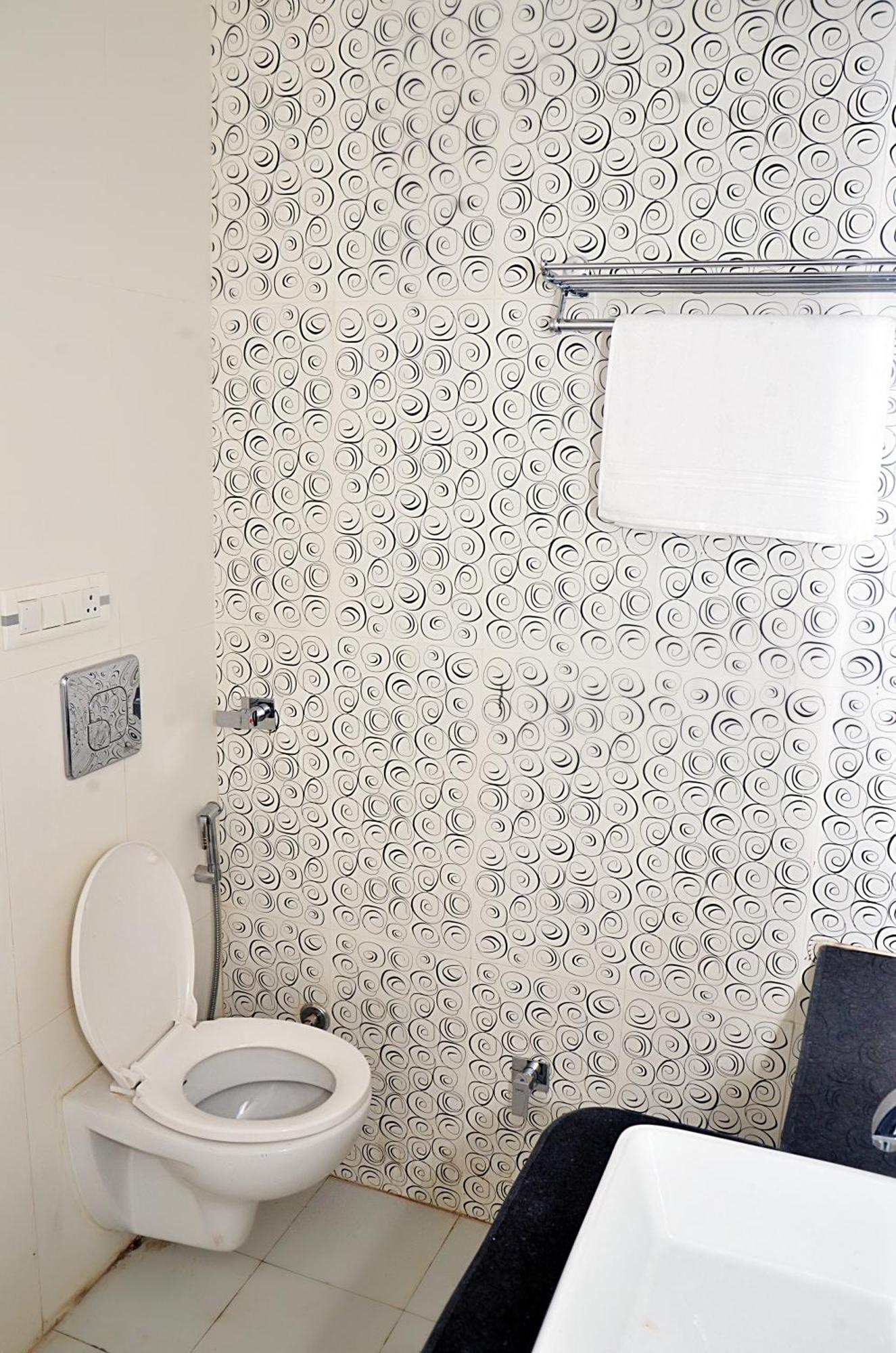 Bilberry Hotel Rewāri Екстериор снимка