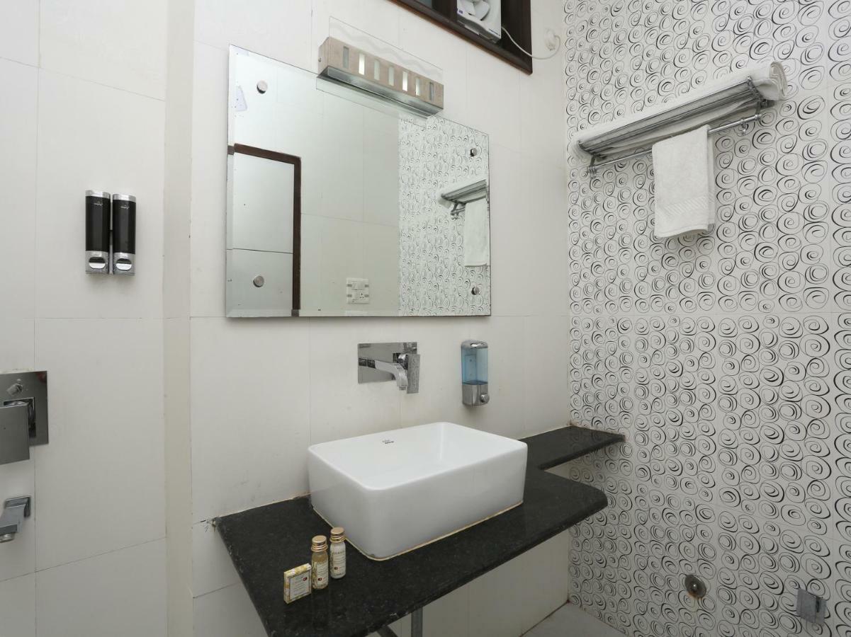 Bilberry Hotel Rewāri Екстериор снимка